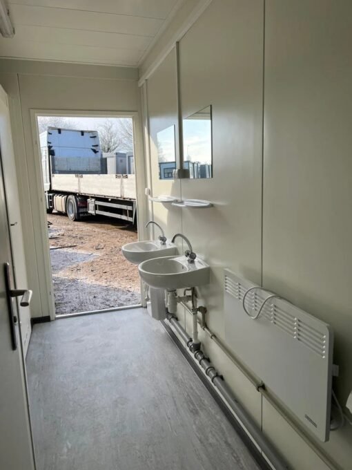 Contenedor con 5 Sanitarios - Imagen 3