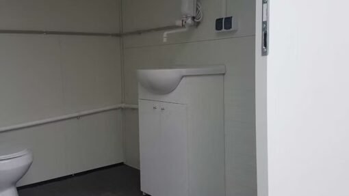 Remolque Sanitario con Doble Aseo - Imagen 4